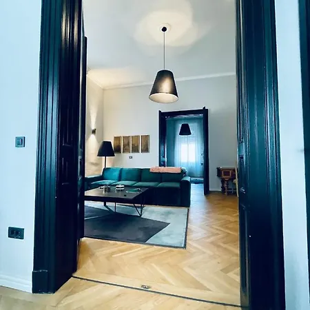 Yacht Club أوباتيا