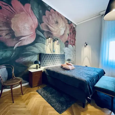 Yacht Club Apartment