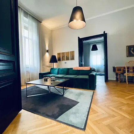 Apartment Yacht Club