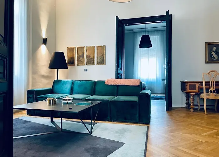 Апартаменты Yacht Club *